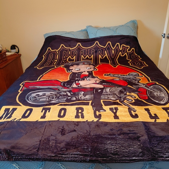 Other - Betty Boop Motorcycle Blanket - Black and Red This fits nicely on a Full Sz, Que